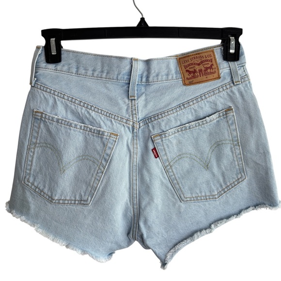 Levi's Women's 501 Button Fly Jean Denim Shorts Size W 27 Cut Off Light Wash - Picture 1 of 16